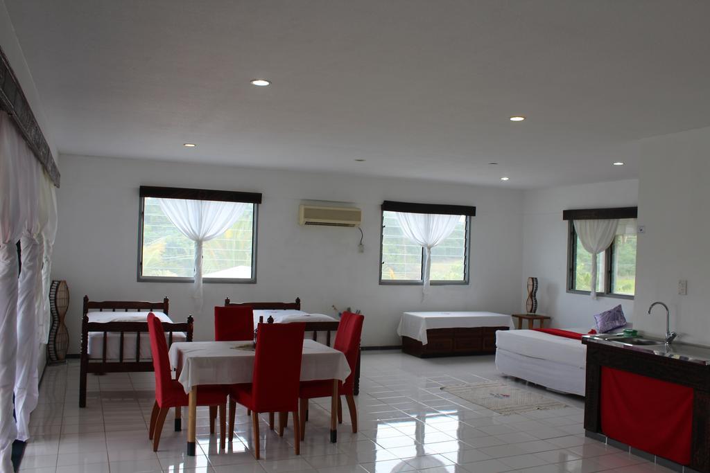 Lusia'S Lagoon Chalets 살레롤로가 외부 사진